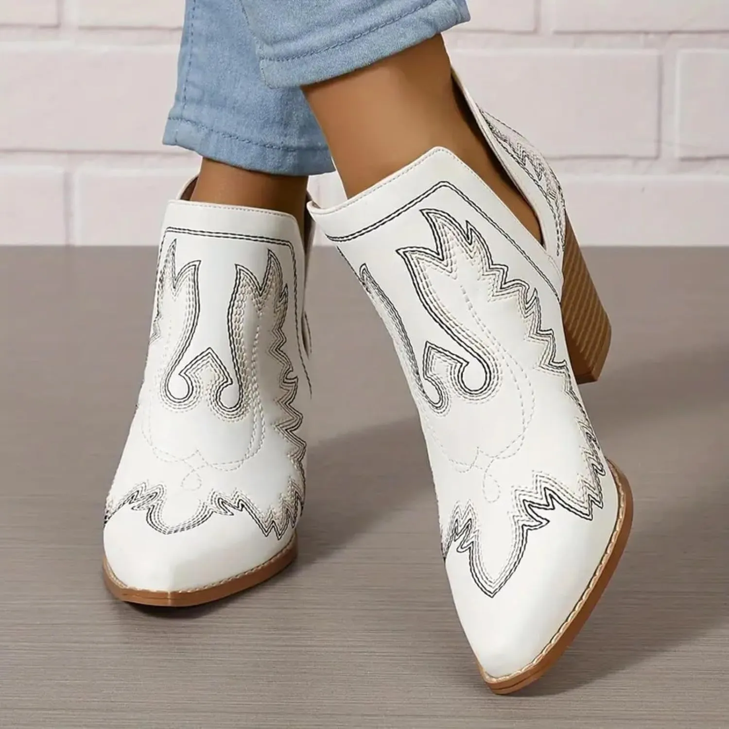 Ankle Boots Women Cowboy Boots Chunky Heels Boots for Women Pull on Squared Heels Pointed Toe Fashion Women Boots